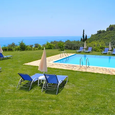 Escape Studio With Swimming Pool On Beach بيليكاس